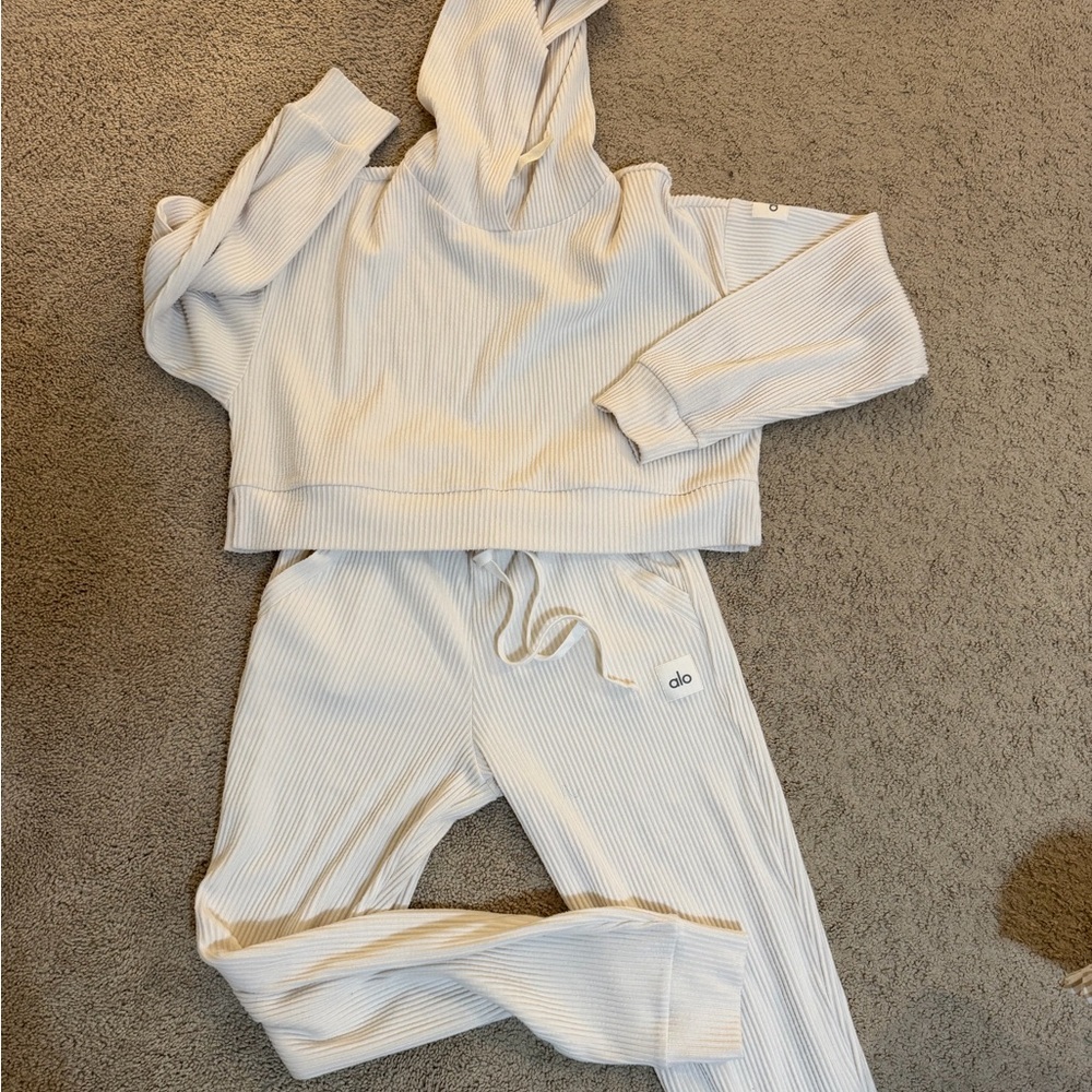 ALO Yoga Muse Hoodie
